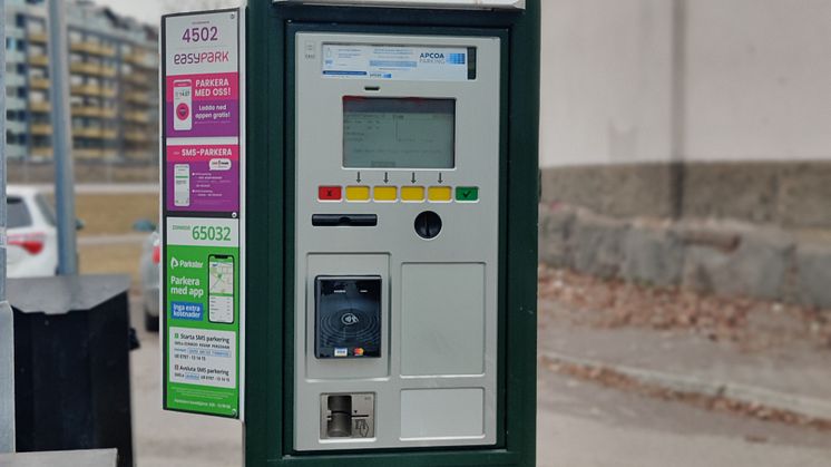 Myntbetalning tas bort på parkeringar på kvartersmark