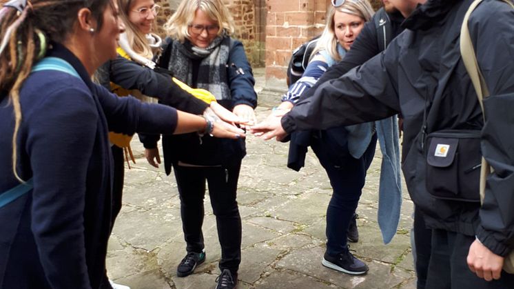 Zusammengehörigkeit, Dialog und Austausch: Studierende der Hephata-Akademie für soziale Berufe beschäftigen sich in dieser Woche interdisziplinär mit dem Thema Selbstfürsorge. (Foto: Susanne Salin)