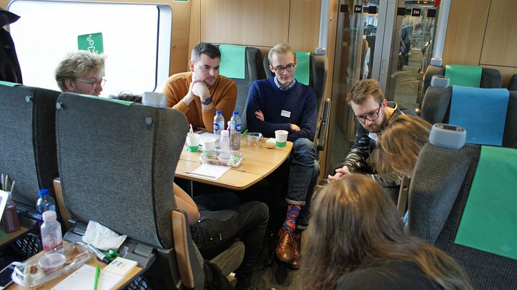 Studenter från Lund och Malmö testar app-funktioner tillsammans med SJ.