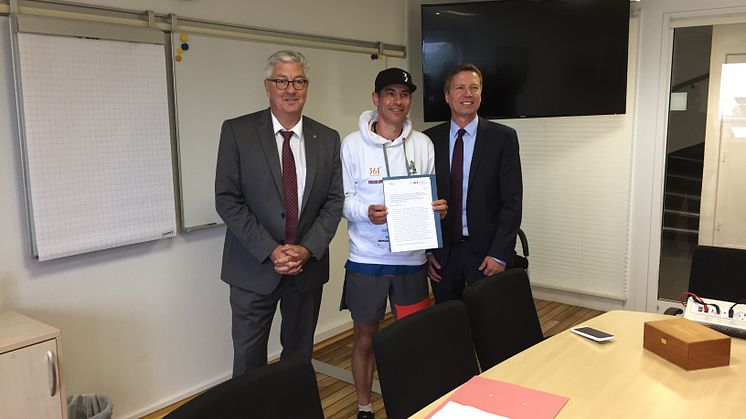 Extremsportler Kai Markus Xiong an Bord der Scandlines Hybridfähre „Schleswig-Holstein“