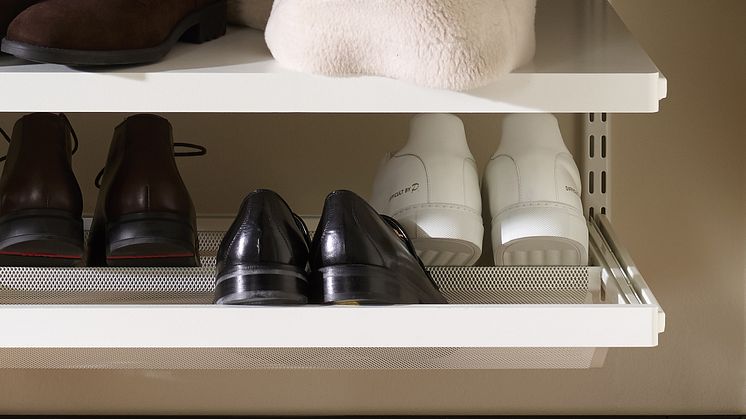 DK_Elfa-decor-closet-interior-hallway-1a_utdrskohylla