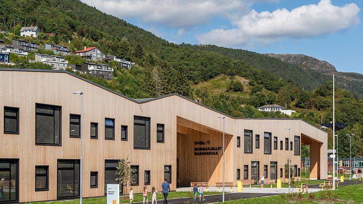 Borgafjellet barneskule på Os utenfor Bergen. Foto: Hundven Clements Photography 
