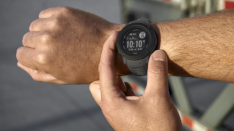 Garmin_Instinct 2 -dezl Edition_Lifestyle (c) Garmin Deutschland GmbH