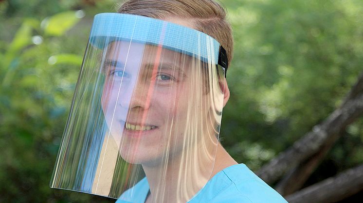 Simon Sandberg vill fortsätta arbeta inom vården. Mogården är den arbetsplats som står högst på önskelistan. Foto: Helene Markström