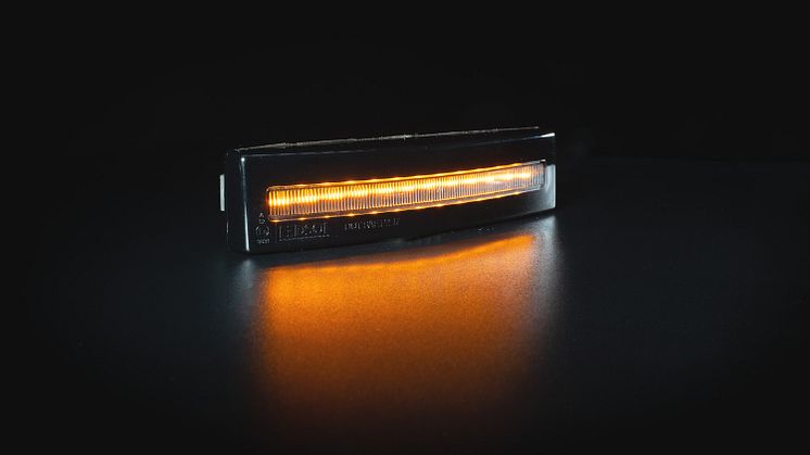 Ledson OptoLine S+ med valbart positionsljus i orange och xenonvit.
