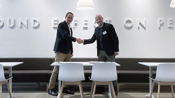 From left Francois Michel, CEO, Ecophon and Olof Christensson, Director of Division Ventilation Systems, Lindab