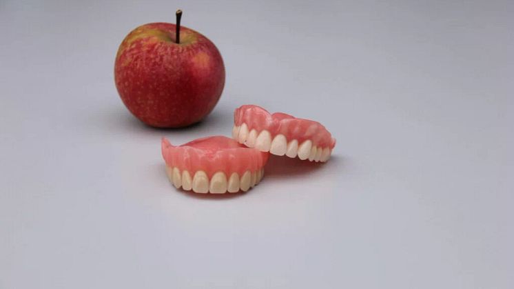 Få dit smil igen - Hos Smil Trygt hjælper vi dig med proteser
