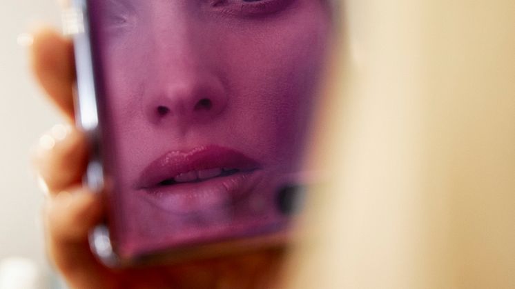 Flip it – Supermodellen Elsa Hosk ambassadör för Samsungs nya vikbara telefon_3