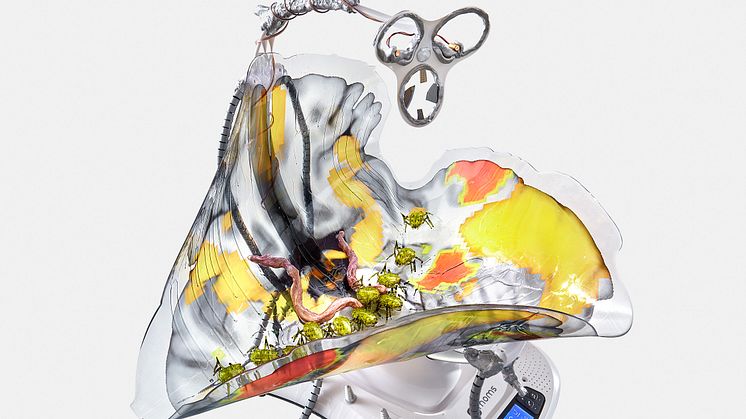 KATJA.NOVITSKOVA.Mamaroo.2018.Photo.by. Gunter.Lepkowski.Courtesy.to.the.artist._.Kraupa-Tuskany.Zeidler.Berlin