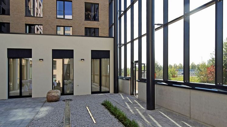 Innenhof des LOGINN by Achat