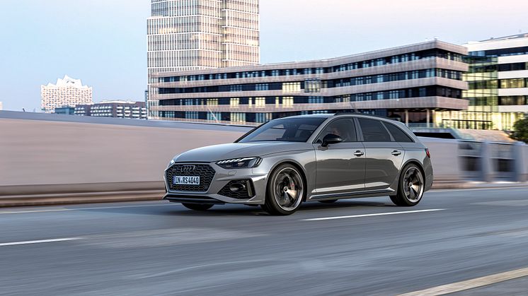 Audi RS 4 Avant med competition plus pakke (Nardogrå)