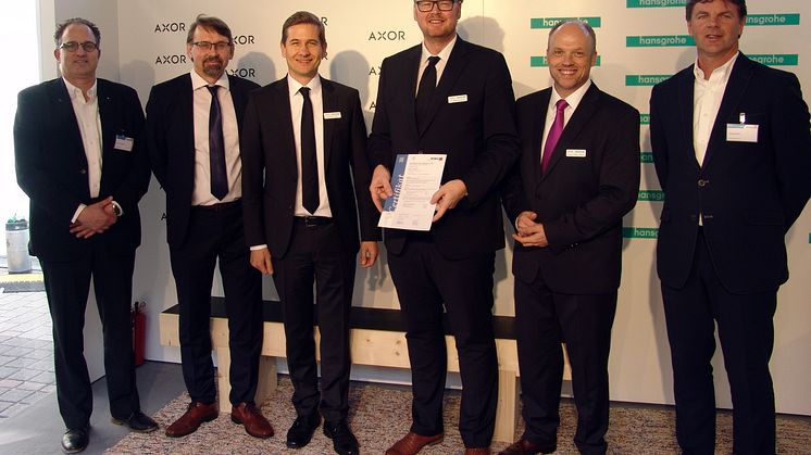En lang række AXOR og hansgrohe produkter har fået en svensk typegodkendelse. Certifikatet blev officielt overrakt til Hansgrohe af godkendelsesorganisationen Kiwa i forbindelse med VVS-messen ISH i Frankfurt den 16. marts 2017. 