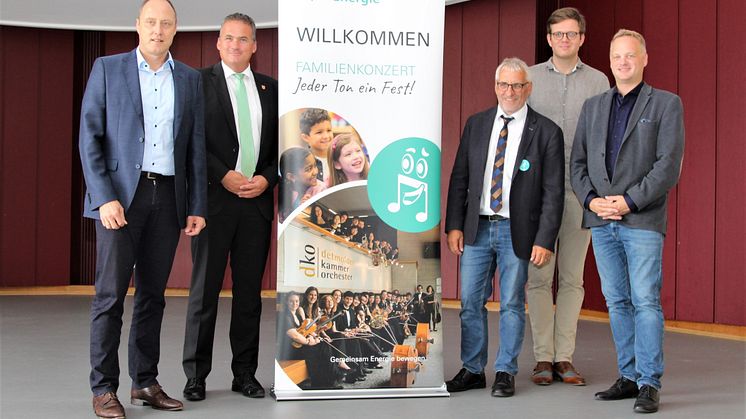 Sind gespannt (v. l.): Jürgen Dallmeier, WWN, Samtgemeinde-Bürgermeister Mike Schmidt, Nenndorf, Andreas Günther, Samtgemeinde-Bürgermeister Lindhorst, Max Gundermann, dko, Benjamin Lotz, Kur- und Tourismusgesells.