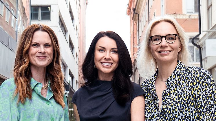 Bild: Jenny, Leeb, vd Bizkit Havas, Frida Almqvist, mediechef på Eckes Granini och Johanna Ekmark, kundansvarig på Bizkit Havas.