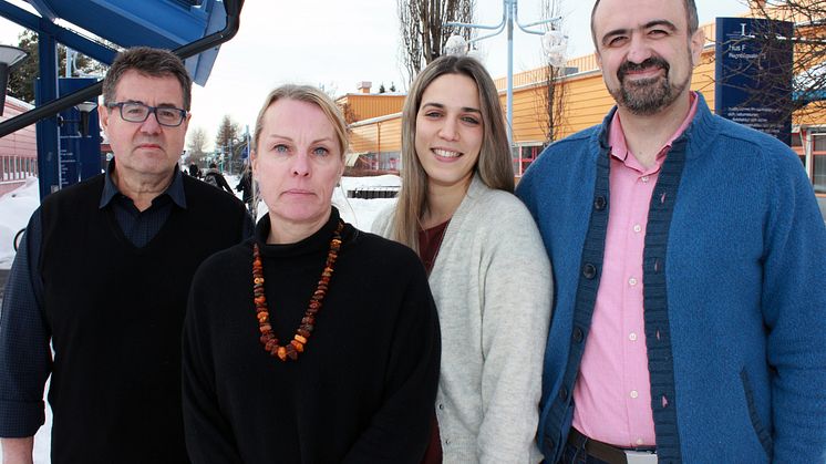 Paul Christakopoulos, professor i biokemisk processteknik, Ulrika Rova, professor i biokemisk processteknik, Anthi Karnaour och Christos Nitsosi, forskare i biokemisk processteknik,  vid Luleå tekniska universitet.