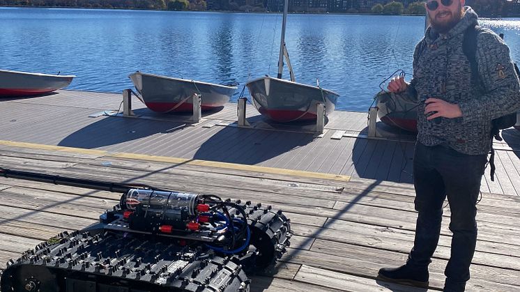 Dylan Hess with a Bayonet Ocean Vehicles crawler