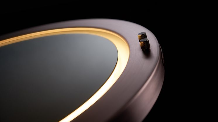 deepchampagne_detail_knobs_yellow