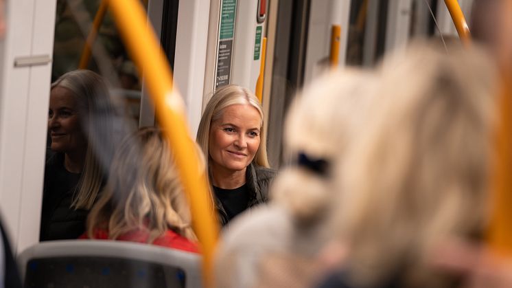 H.K.H. Kronprinsesse Mette Marit på T-banen.jpg