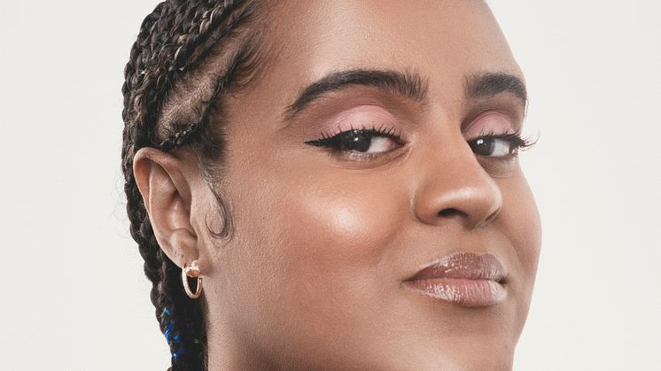 SEINABO SEY SLÄPPER MUSIKVIDEO TILL “I’M JUST MAD (BITCH)” MED GUSTAF SKARSGÅRD