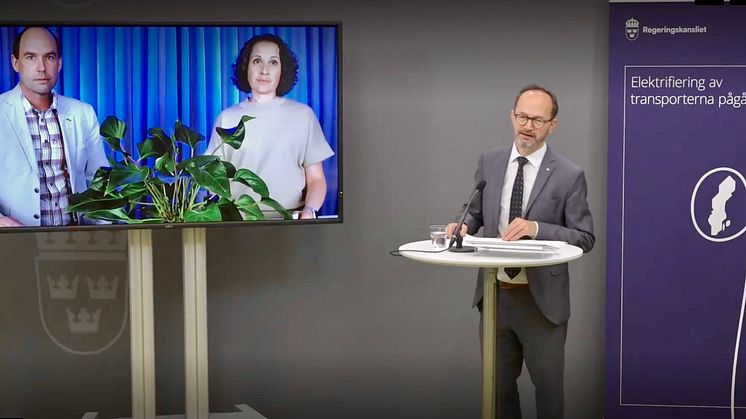 Rickard Carstedt regionråd och Anna Pettersson utvecklingsdirektör Region Västerbotten, Tomas Eneroth infrastrukturminister  