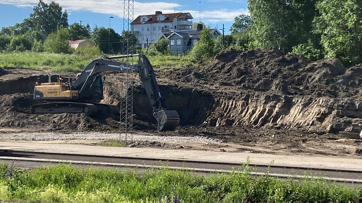  Schaktning för järnvägsport en under det nya industrispåret som byggs när väg 562 i Sundsvall byggs om till stadsgata. Bild: Trafikverket