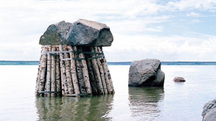 Laurent Reynes, Herkulennerna, Luleåbiennalen 2003. Foto av Dan Lestander.