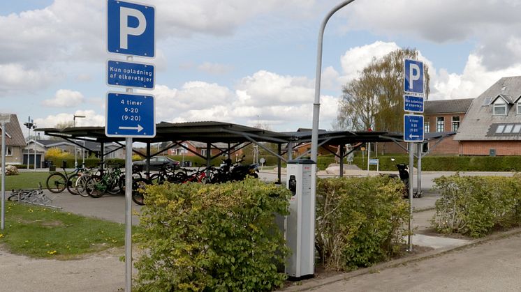 Det er virksomheden E.ON Drive der har vundet udbuddet om at opsætte ladestandere i Rebild Kommune.