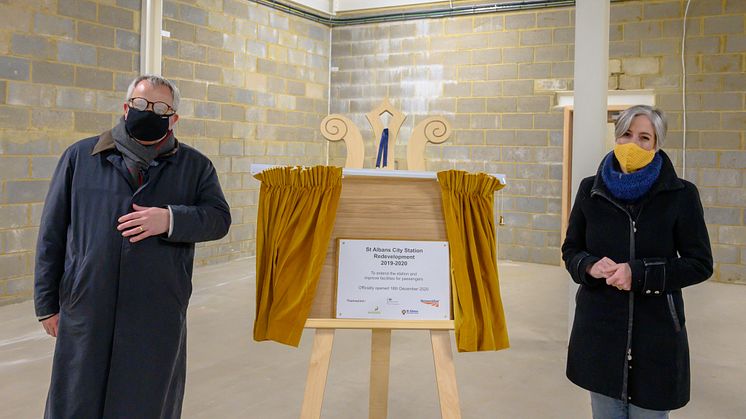 Daisy Cooper MP (right) and Leader of St Albans City and District Council Chris White unveil a plaque to mark the redevelopment of St Albans City station