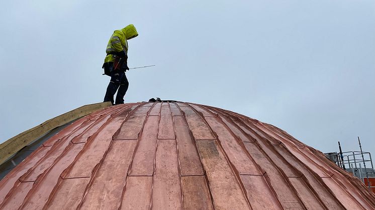 Ny koppar på det 50 meter höga vattentornet