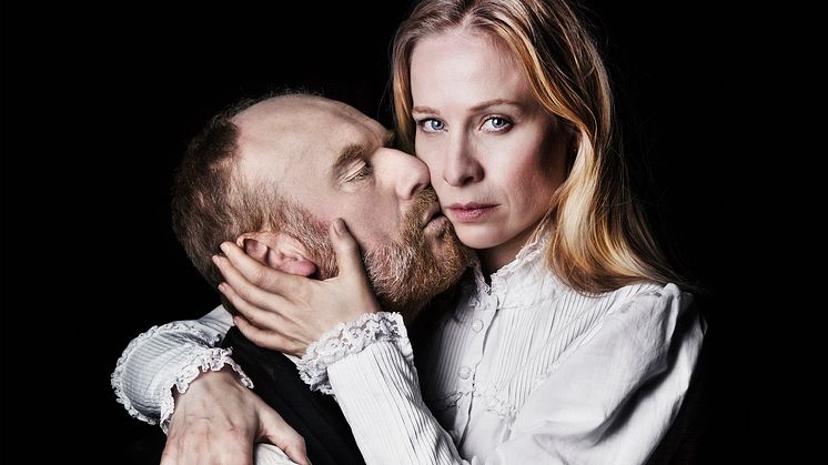 Fredrik Gunnarson och Karin Lithman i Fröken Julie på Hipp. Foto: Emmalisa Pauly