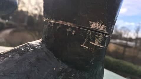 Damage to the iconic sculpture Sinnataggen