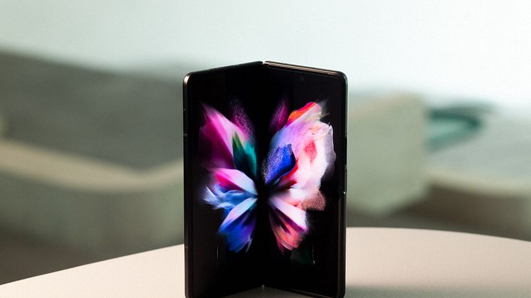 02_01 Q2 Product_05_galaxyzfold3_5g_phantomblack_H.jpg