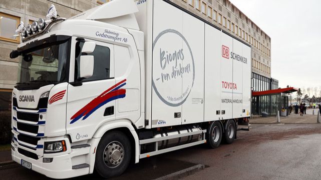 Transporter vid Toyotas truckfabrik i Mjölby går på biogas