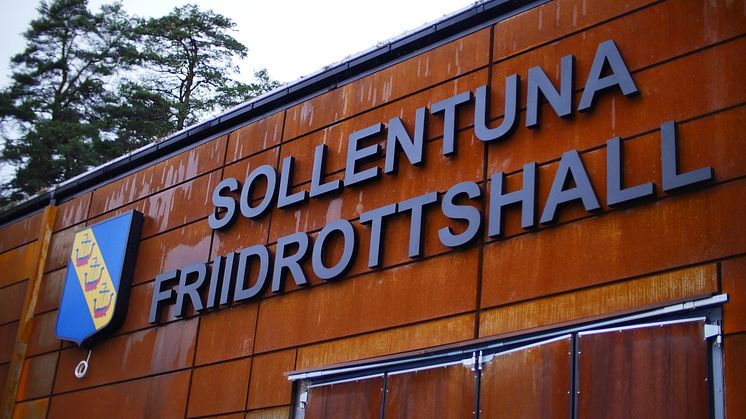 Sollentuna friidrottshall, som invigs den 20 november, deltar i ett projekt som kommer att göra det lättare för ungdomar att idrotta utanför hemkommunen. Foto: Albert Fast