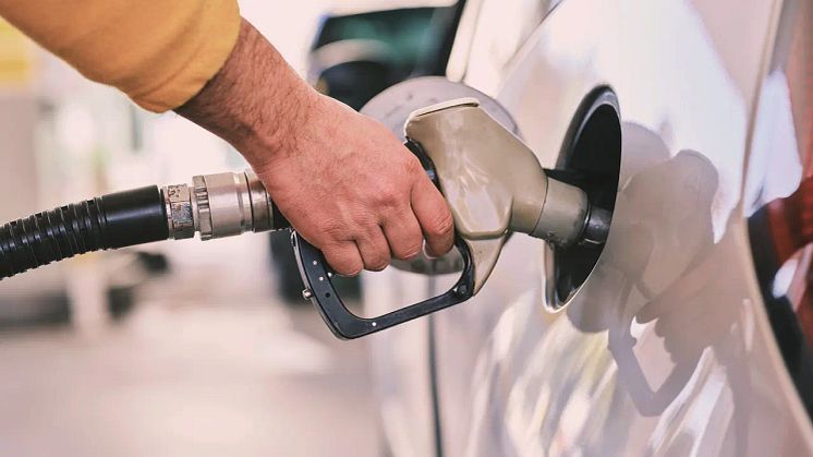 man-fuelling-unsplash_2000