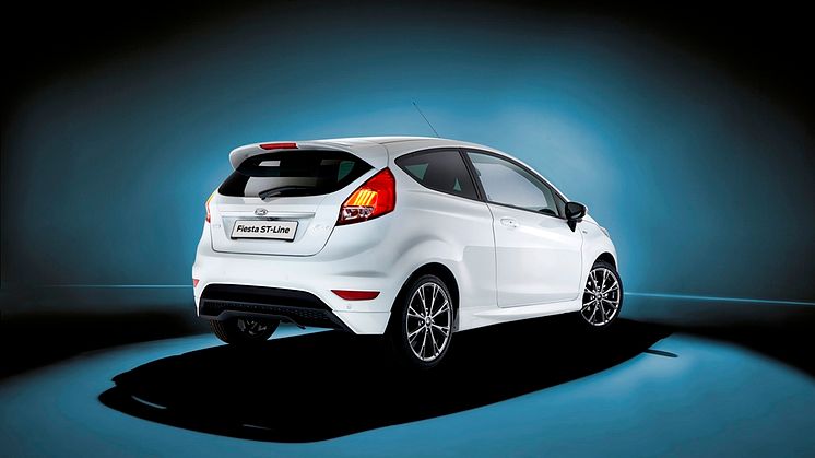 A Ford bemutatja az új ST-Line termékcsaládot: ma elindult az új Fiesta ST-Line és a Focus ST-Line gyártása, az új sportos modellek július végétől átvehetők a magyar kereskedésekben