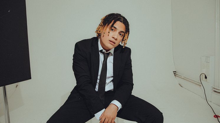 GRAHAM LAKE ÄR TILLBAKA MED NY VERSION AV ”SAY LESS” TILLSAMMANS MED MEXIKANSKA RAPPAREN KID PISTOLA 