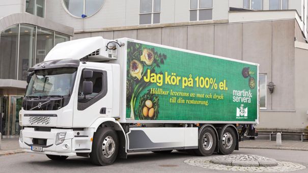 I samarbete med Martin & Servera ska Malmö stad under ett år testa nattleveranser med eldrivna fordon till utvalda skolor och verksamheter inom kommunen. Ett led i Malmös klimatomställning och målet att vara klimatneutrala 2030.