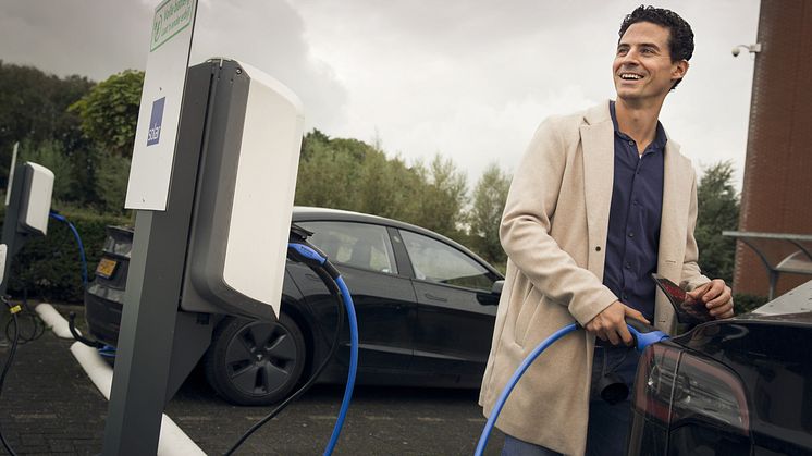 Solar laddar om – byter ut alla fossilbilar
