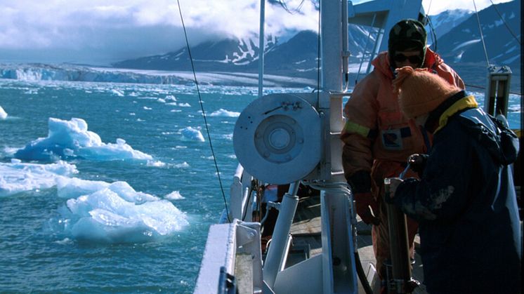 Figure 4 Sampling in front of the glacier in Kongsfjorden 1996. Photo Mikael Westh Hammer..jpg