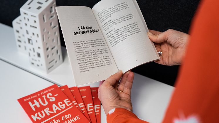Handbok i att visa omtanke delas ut till Willhems hyresgäster