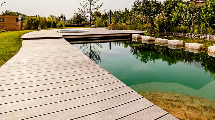 Villa Fulda mit Kebony Deck und Naturpool