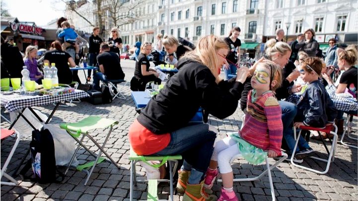 Fjärilsmotivet användes också för ansiktsmålning.