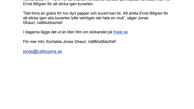 Ernst Billgren slickar kuvert åt Café Operas stamgäster.