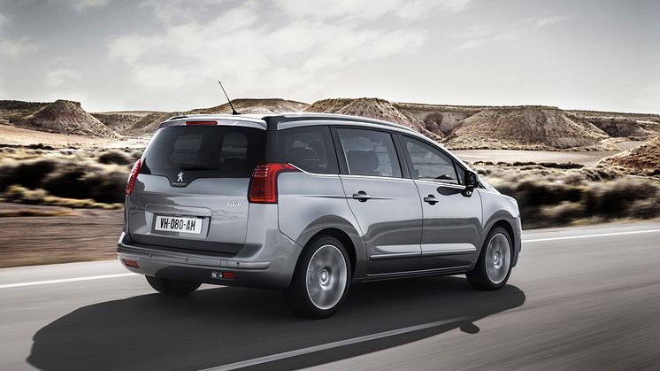 Nya generationen Peugeot 5008_bakifrån_dynamisk