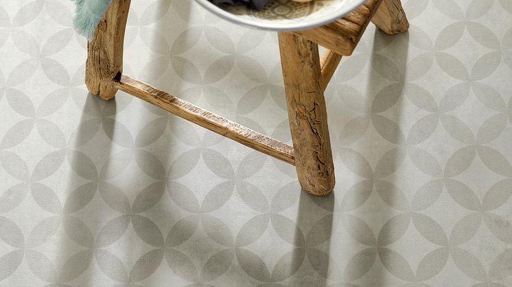 Tarkett_Aquarelle_Circle_Flower_Grey_24554010_002