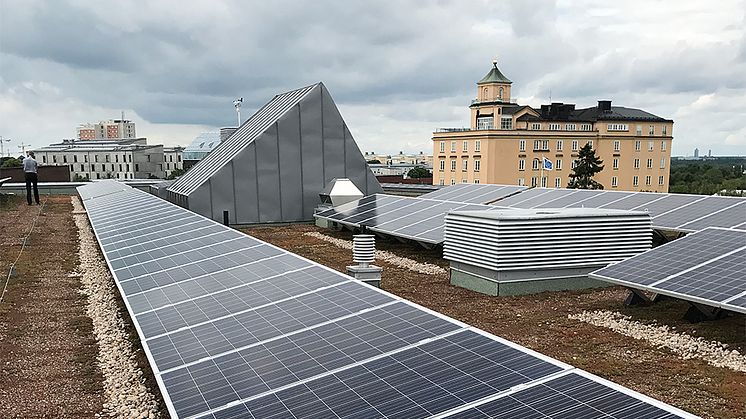 KTH 43:25, Hållbarhetshuset. Solpaneler på tak. Foto: Mats Duvnäs, AIX.