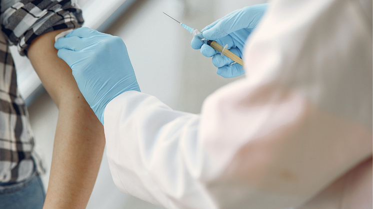 The social intervention approach was shown to reduce participants' conspiracy beliefs and increase their intentions to vaccinate their children.