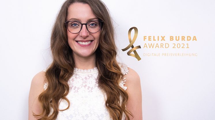 Felix Burda Award: Wayne Carpendale kürt „Krebskriegerin“ Susanna Zsoter zum Ehrenfelix 2021.