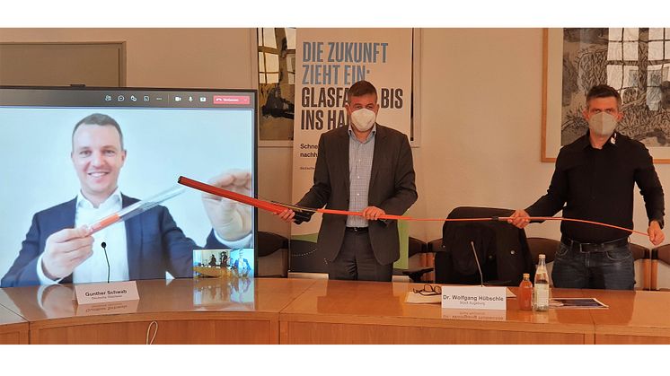 Digitale Vertragsunterzeichnung zum geförderten Glasfaserausbau zwischen der Stadt Augsburg und Deutsche Glasfaser.